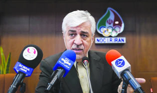 وزیر ورزش و جوانان: قول می‎دهم کنار تیم ملی فوتبال باشم