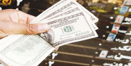 مشکل با ریختن دلار  در بازار حل نمی شود