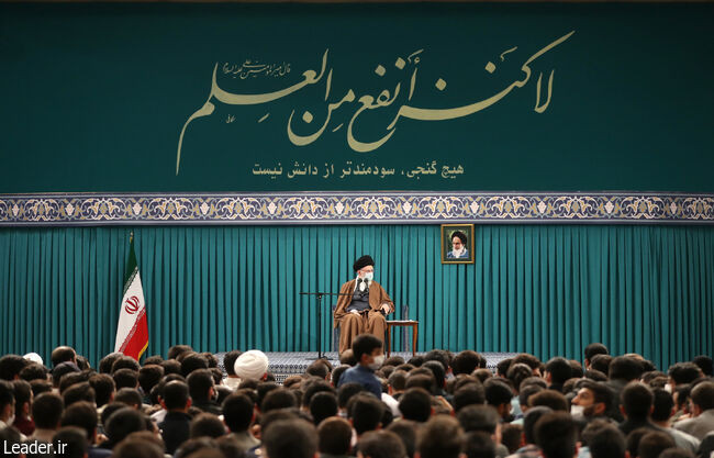 راه روشن انقلاب را با جدیت دنبال کنید کشور نیازمند آرمانخواهی،امید و عقلانیت است