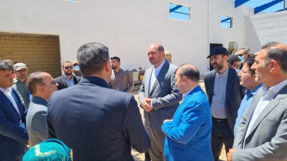 بازدید معاون اجرایی رئیس جمهور از پروژه زنجیره پرورش مرغ لیشتر گچساران