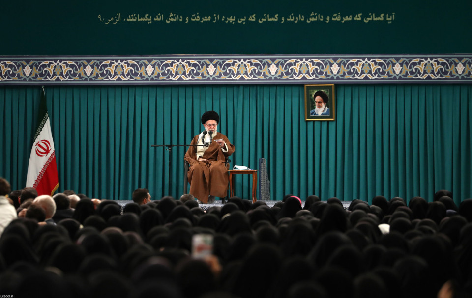 باید هویت ایرانی و اسلامی و شخصیت ملی را در کودکان کشور زنده کنیم