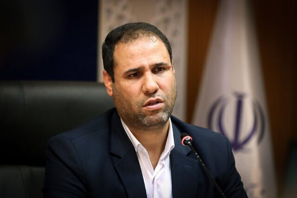 دستور داده ام امسال کسی از فرهنگیان  را بازنشسته نکنند