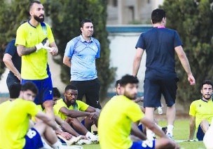 نکونام می‌دانست استقلال مشکل دارد
