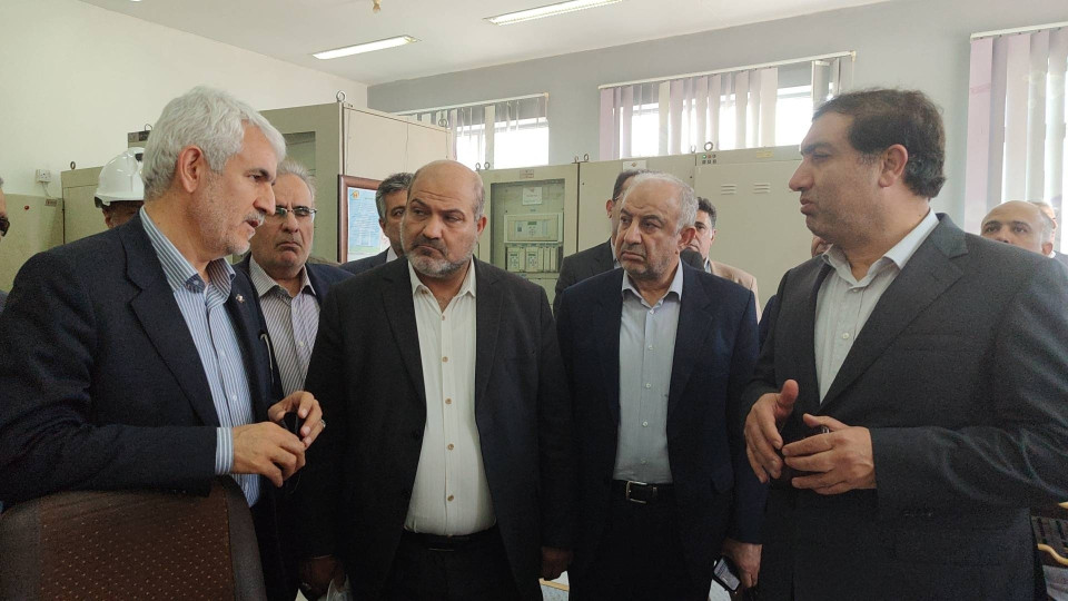 بازدید مدیرعامل شرکت توانیر از شبکه برق فوق توزیع شهرستان آبادان