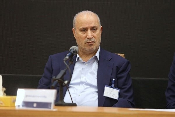 تاج:استقلال و پرسپولیس برای گرفتن مجوز حرفه‌ای مشکل جدی ندارند