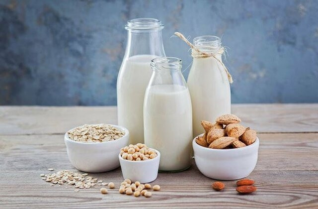 نوشیدنی‌های گیاهی را جایگزین شیر نکنید