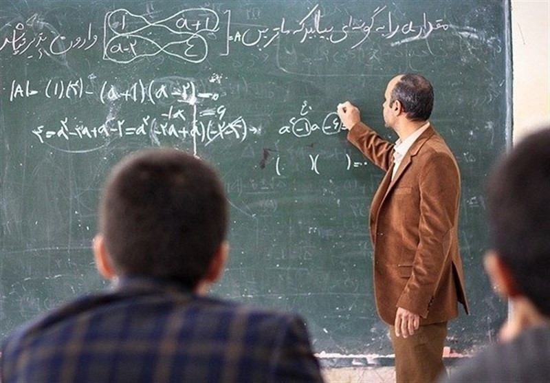 صدور احکام رتبه‌بندی ۱۲۶هزار  معلم بازنشسته