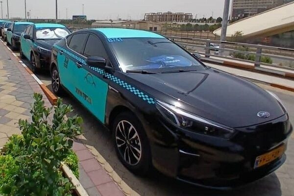 تاکسی‌های برقی در فرودگاه مستقر شوند