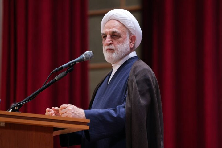 شرایط را برای فعالیت افراد جوان و خوش‌فکر فراهم می‌کنیم