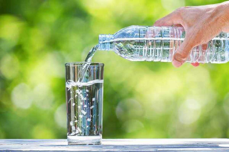 آب، مناسب‌ترین نوشیدنی در روزهای گرم سال است