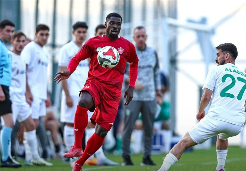 سرژ اوریه مدافع خارجی پرسپولیس به سپاهان رسید