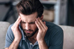 چه چیزی باعث میگرن می‌شود؟