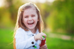 کودک با اعتماد به نفس بالا می خواهید؟  این گونه رفتار کنید