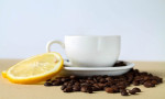 نوشیدن چای و قهوه در اول صبح واقعاً خوش خلق مان می‌کند؟
