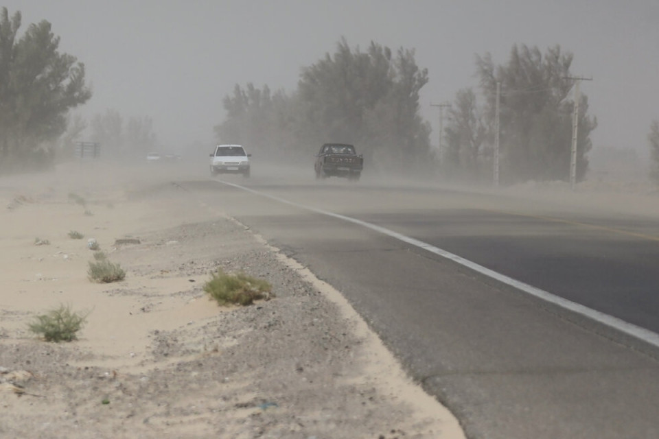 غرب آسیا و ایران گرفتار تشدید خشکسالی  و توفان است