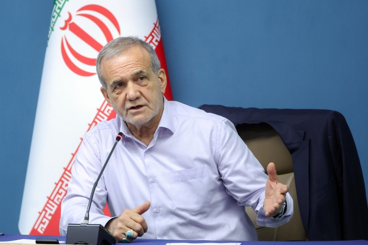 تاکید رئیس‌جمهور بر تسریع در ساخت نیروگاه‌های خورشیدی