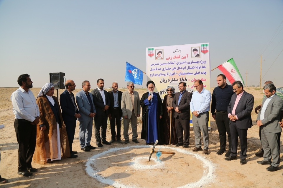 كلنگ اجرای یك پروژه عام المنفعه به زمین زده شد