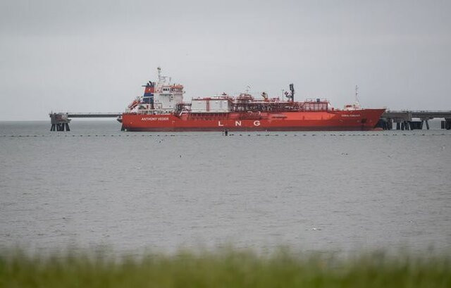 انتقال کشتی به کشتی گاز مایع روسیه