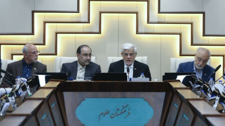 کشور از قطع روابط علمی با جهان ضرر می‌کند