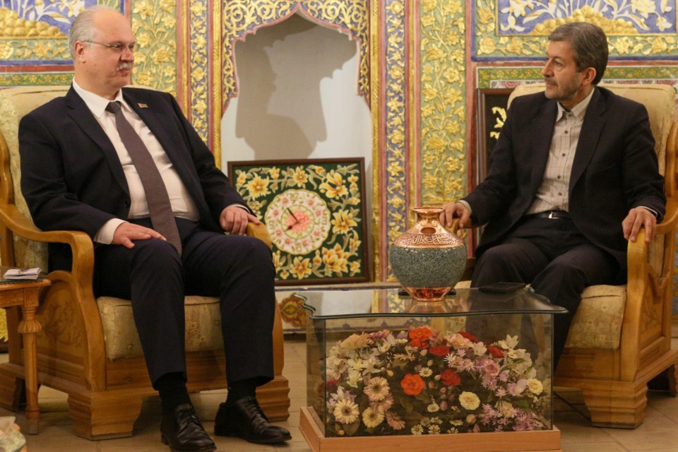 نصف جهان، دروازه بلاروس به خلیج فارس