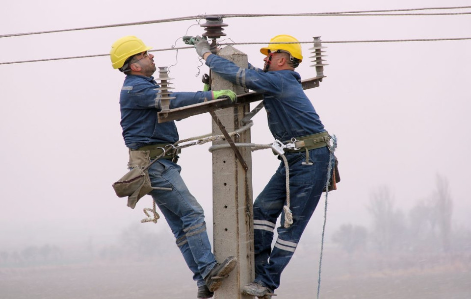 افتتاح ۷۵ پروژه برق رسانی  در استان هرمزگان