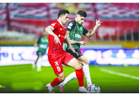 ضعف جدی پرسپولیس خط میانی است