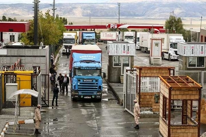 وضعیت تردد مسافران و کامیون‌های ترانزیتی در گمرک بازرگان عادی است