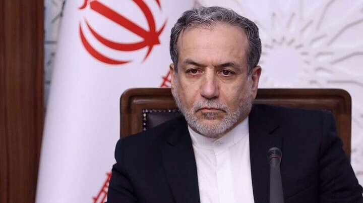 عراقچی: تردد در تنگه هرمز در دوره باقیمانده آتش‌بس آزاد اعلام می‌گردد