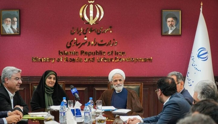از ظرفیت حقوق‌دانان ایرانی خارج از کشور  در وزارت راه استفاده می‌کنیم