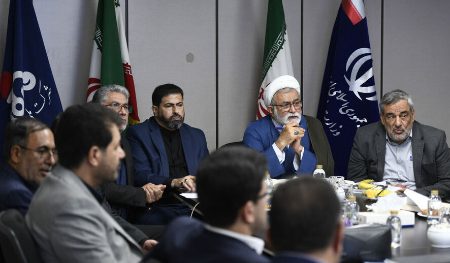 مجلس به‌طور جدی پیگیر حل مشکلات کارکنان صنعت نفت است
