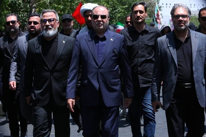وزیر جهاد کشاورزی در مراسم تشییع رهبر شهید شرکت کرد