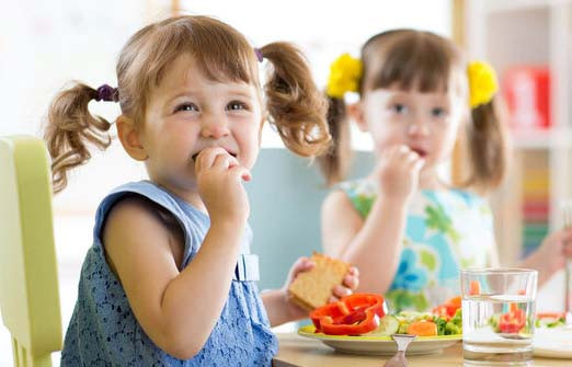 ۳ عامل مهم شکل‌گیری عادات غذایی  در کودکان و نوجوانان