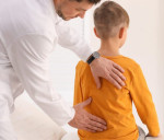 دلیل شیوع کمردرد در میان دانش‌آموزان چیست؟