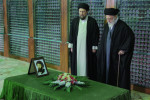 رهبر انقلاب در مرقد مطهر امام راحل(ره) حضور یافتند