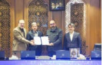 دریافت لوح تقدیر مدیرعامل پالایشگاه اصفهان از استاندار در نشست شورای گفت‌وگوی دولت و بخش خصوصی